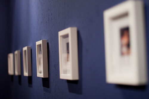 Square pictures at an exhibition