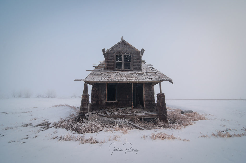 abandoned house winter