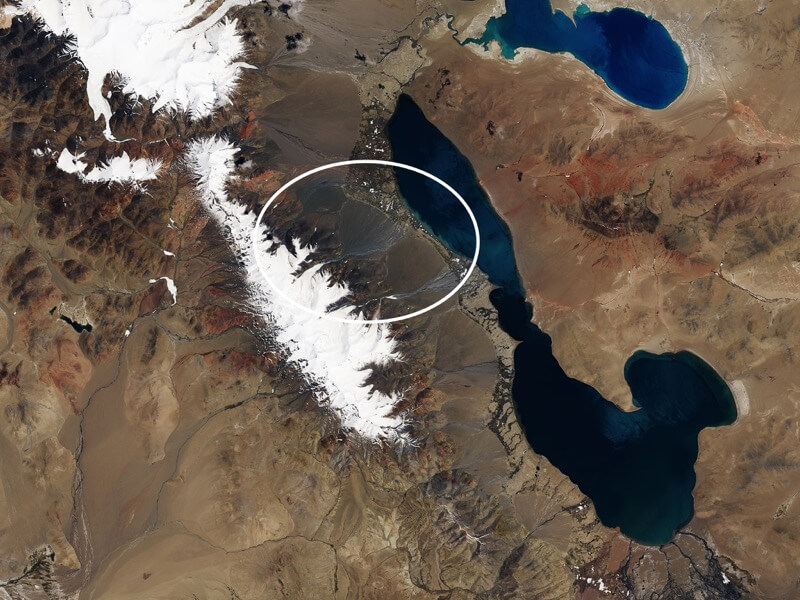 Ice avalanche in Tibet’s Aru Range before