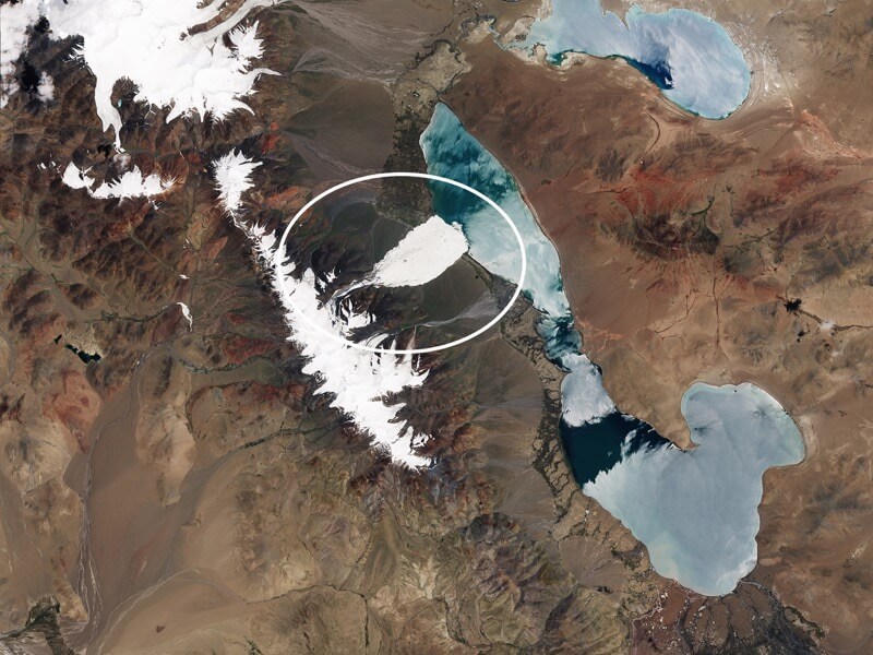 Ice avalanche in Tibet’s Aru Range after