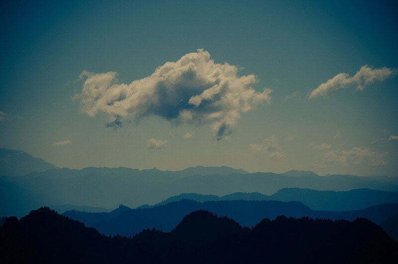 Ahmer Inam - cloud over Cascades