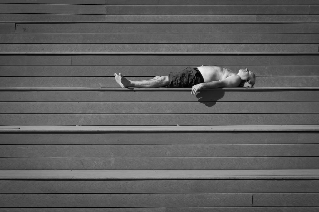 Balint Földesi - man sunbath - minimalist photography
