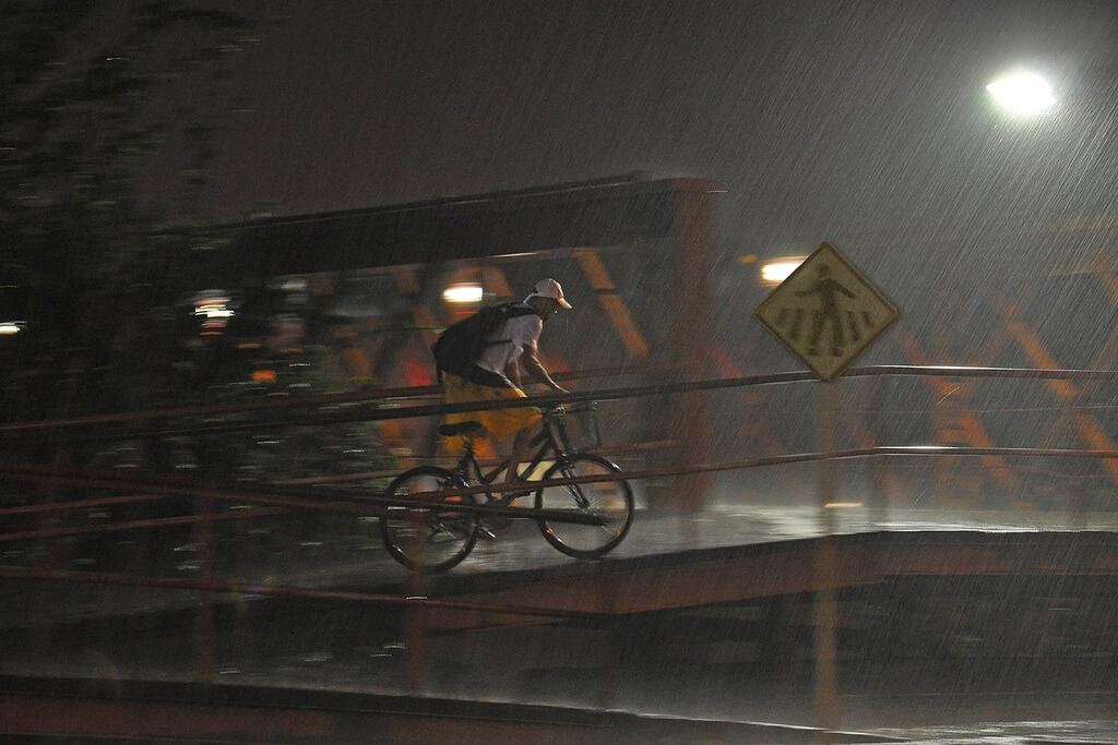 Otacílio Rodrigues - Riding in the rain