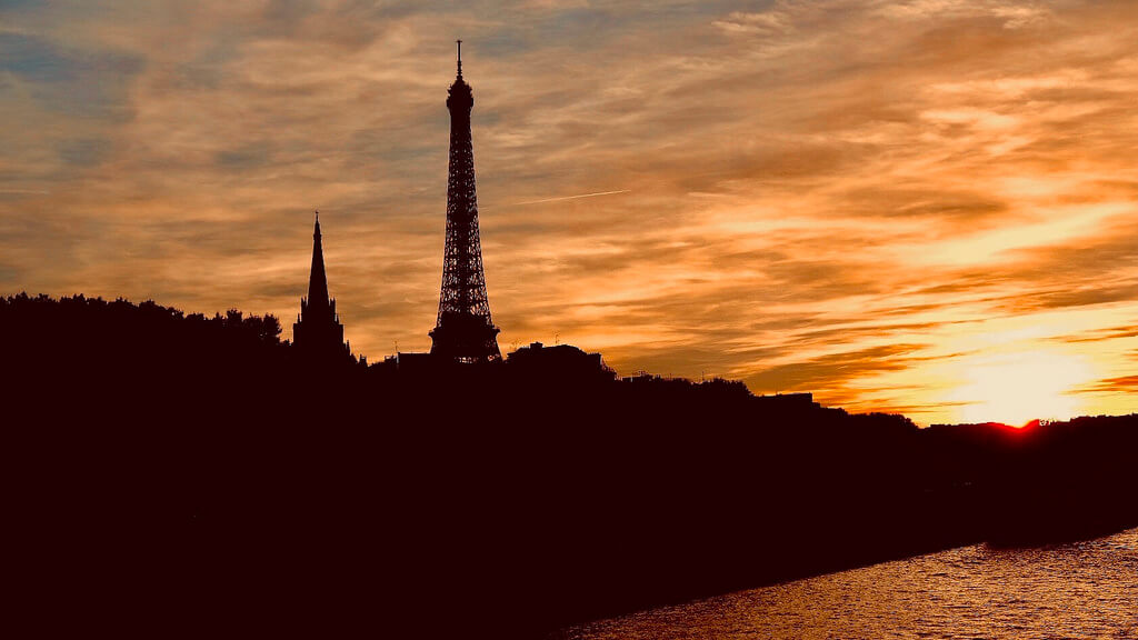 joanne clifford - Night falls over Paris