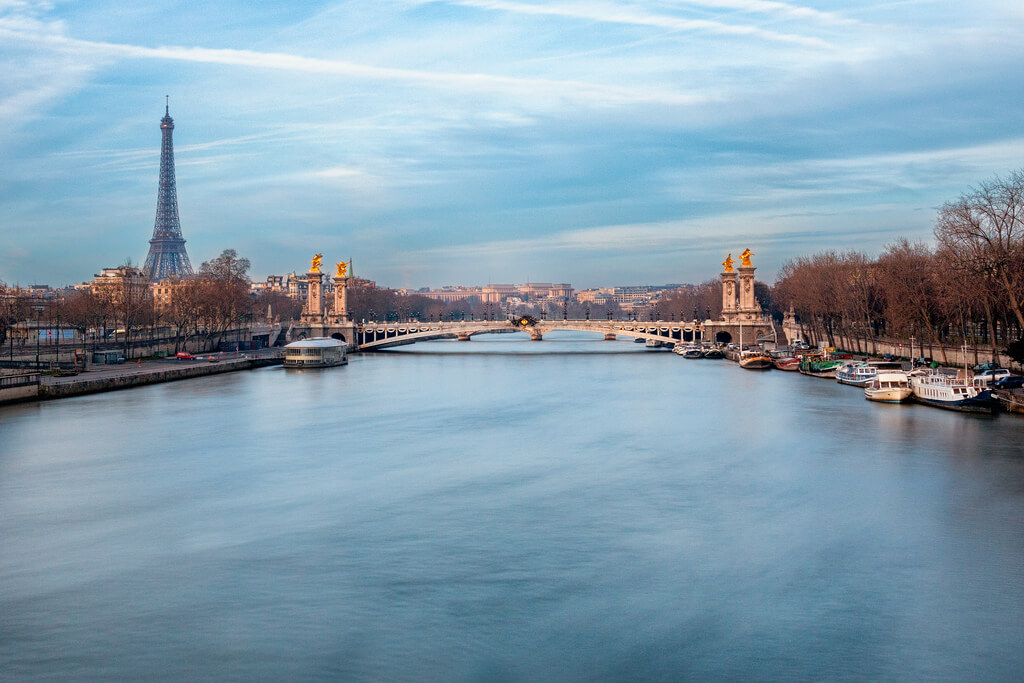ilirjan rrumbullaku - Overlooking the Seine