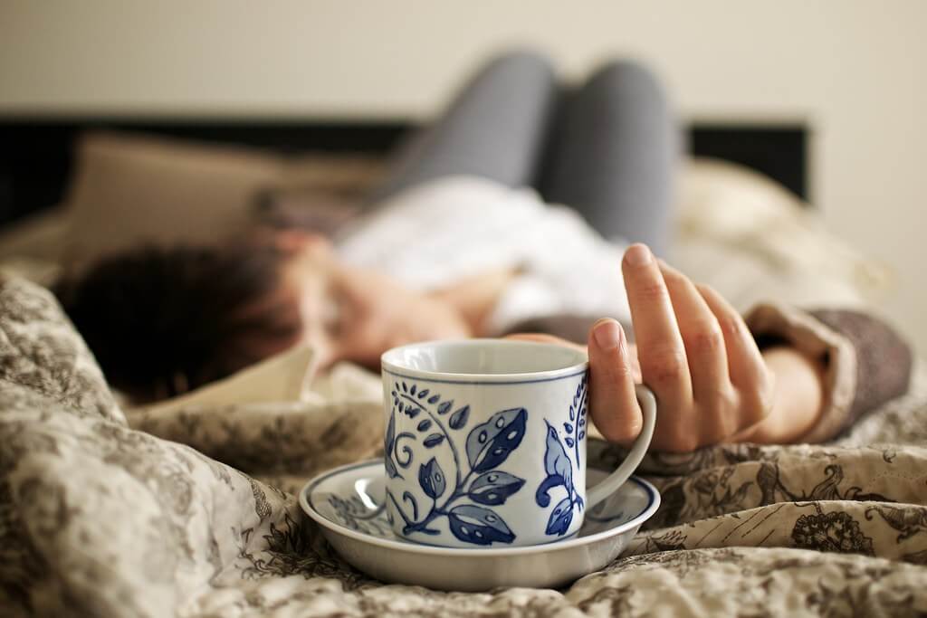 Jewell - coffee mug in bed