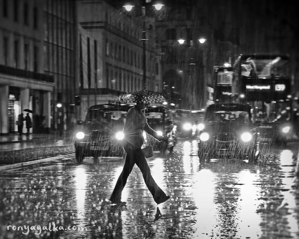 ro_nya - rain pedestrian