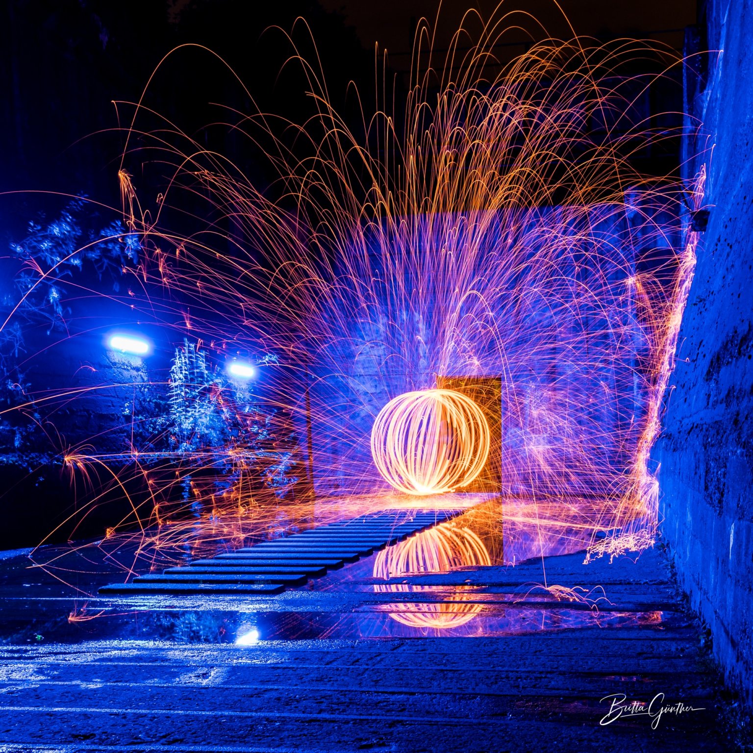 35 Beautiful Examples Of Light Painting Photography The Photo Argus
